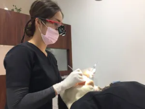 拡大鏡を使用した精密治療